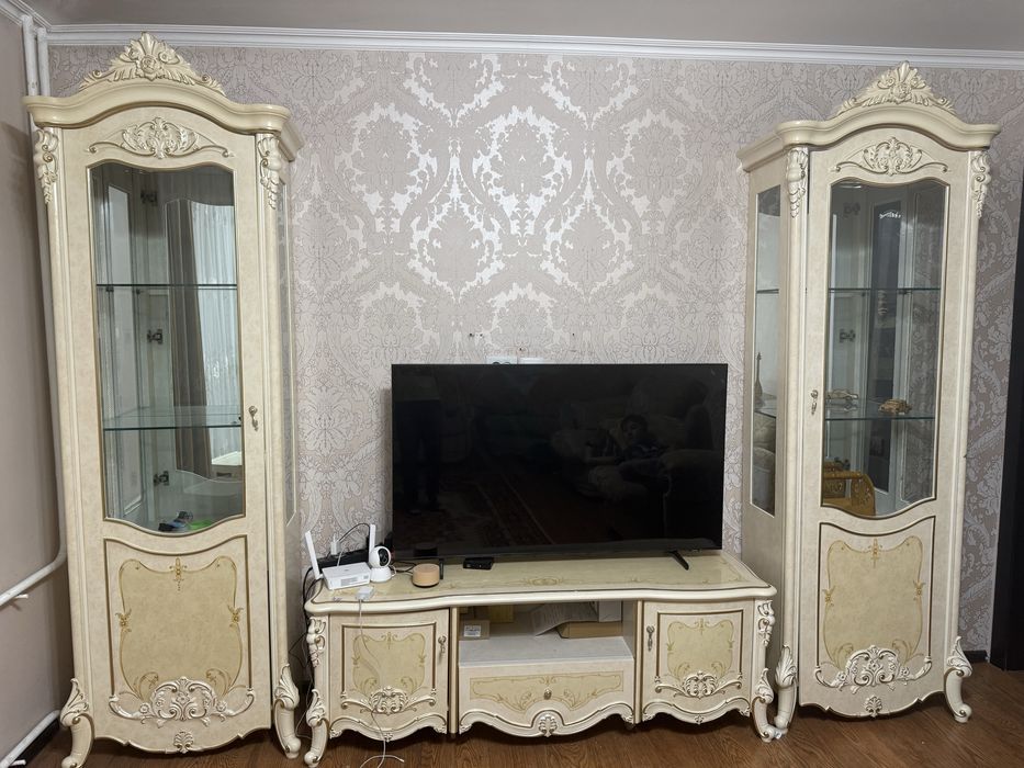 Продам горку для гостинной