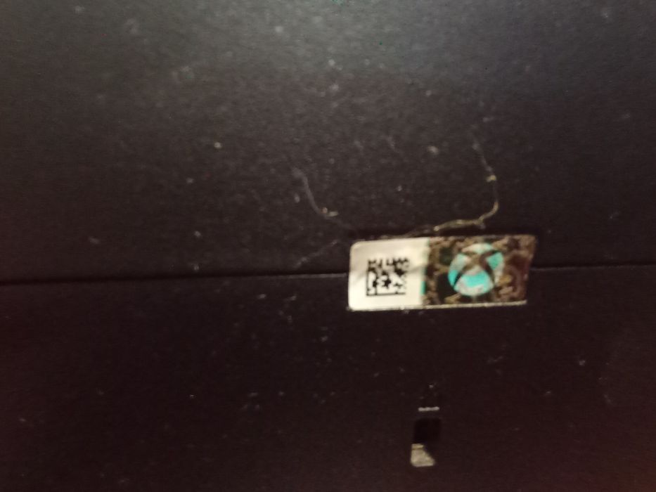 Vând Xbox one cu două manete