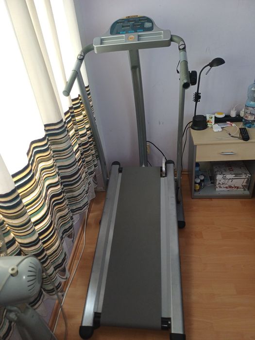 Bandă de alergare fitness, mecanică, compactă – stare foarte bună