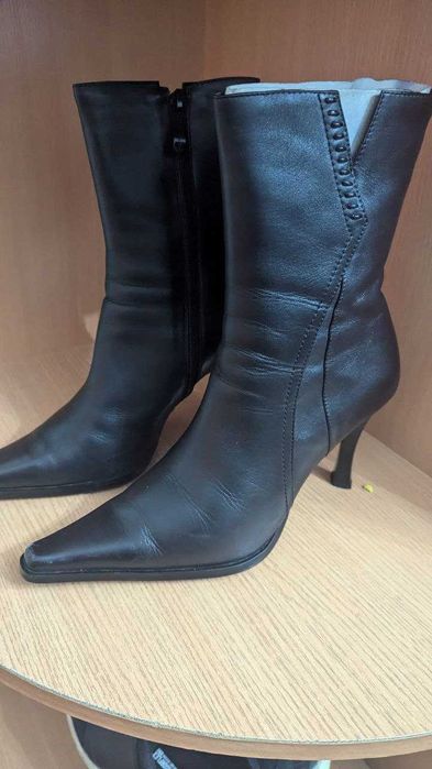 Продам фирменные сапоги известного бренда