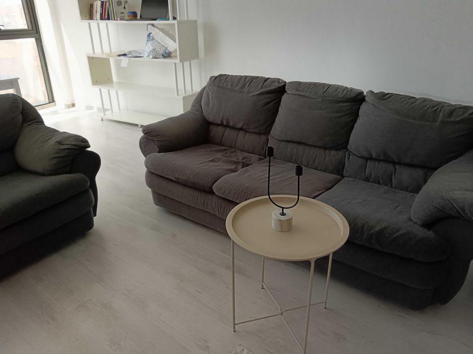 Два тъмно сиви дивана: дължина 200 см/ височина 80 см (гр. Пловдив)