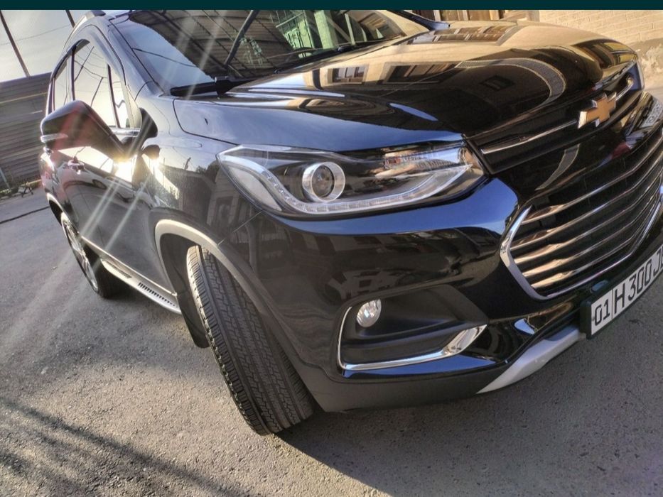 Tracker 1 primyer qora