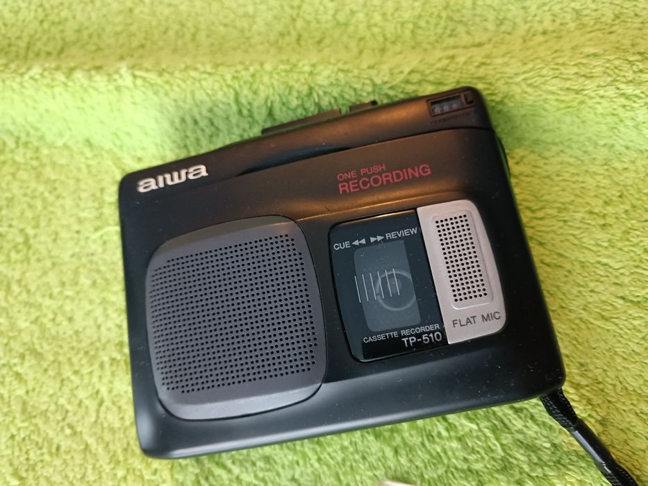 Reportofon Aiwa cu difuzor incorporat