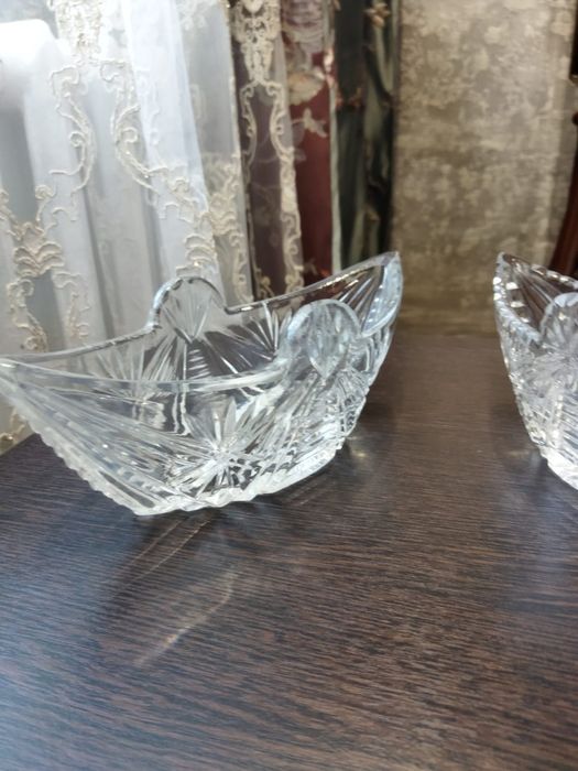 Продам хрустальные вазы- салатницы.