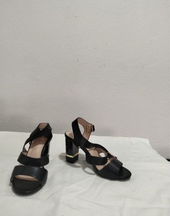 Продам женскую обувь