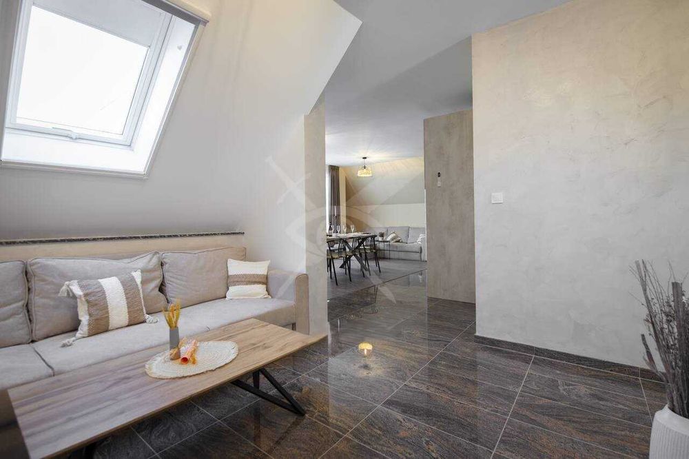 Дава се под наем Тристаен апартамент в Пловдив, Център - 140 кв.м за 1146.99 € - Снимка #2