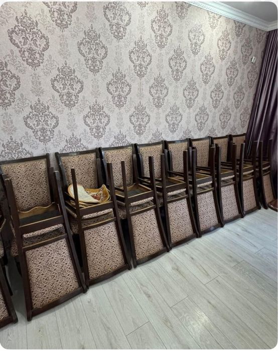 Продам гостинный стол!