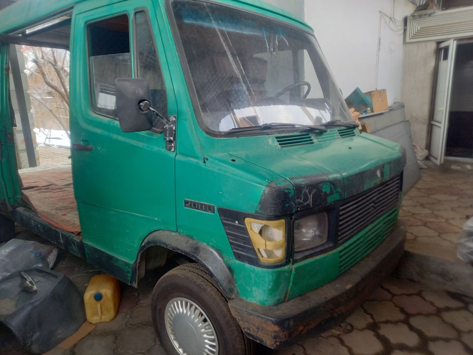 Продам мерседес бенц фургон грузовой 1993год на ходу двигатель привозн