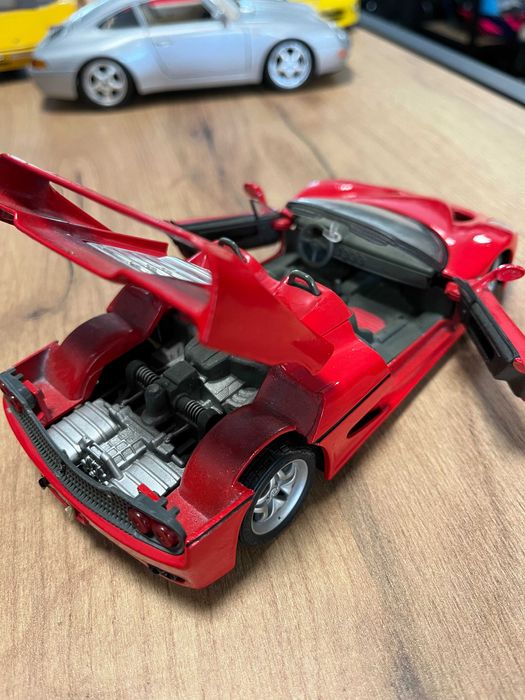 Метална колекционерска количкa  модел BBURAGO FERRARI F50 мащаб 1:24