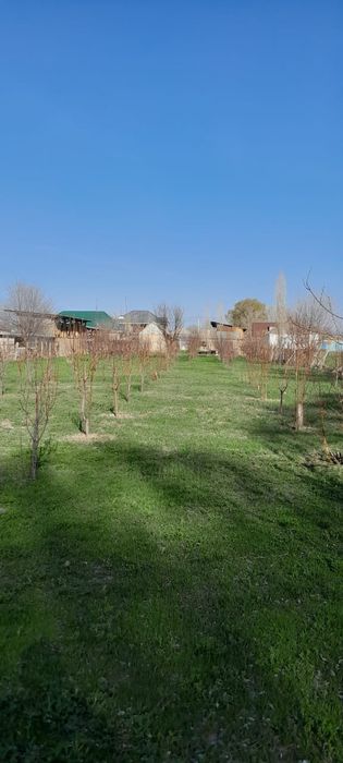 Небольшой дом с хоз. постройкой