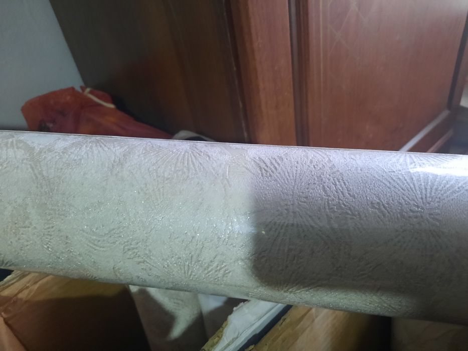 Продаётся новые обои хорошего качества