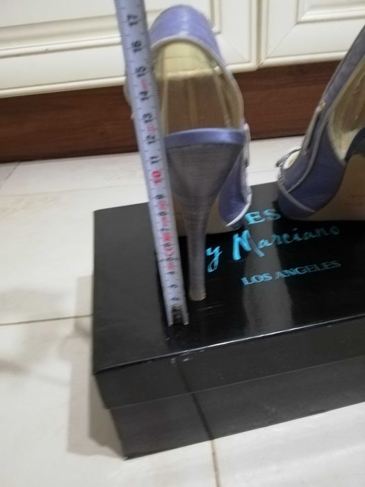 Красиви обувки без пета GUESS by Marciano