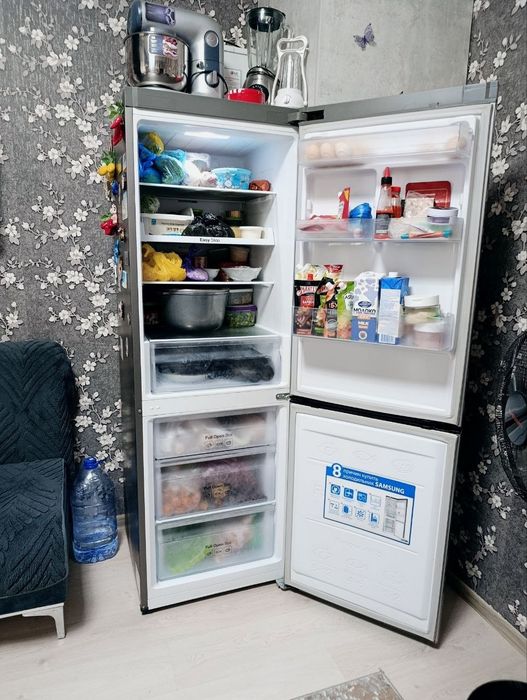 Срочно продам холодильник самсунг