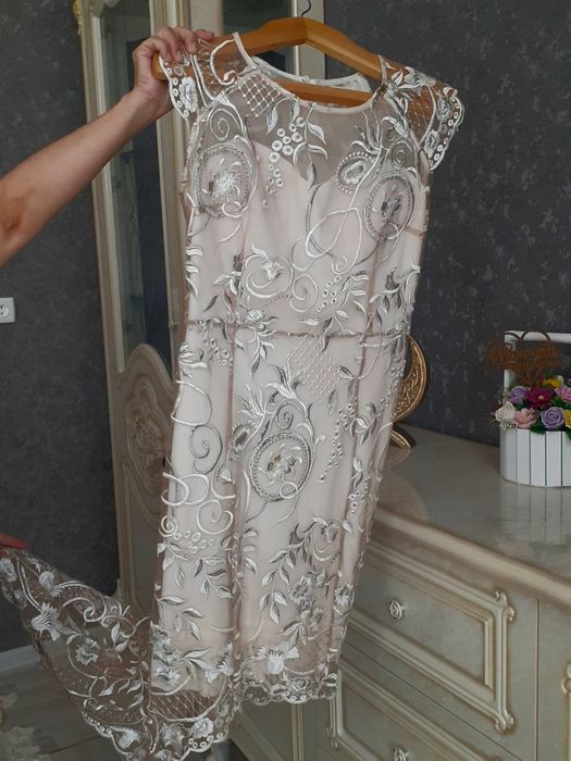 Продаю красивое платье! Покупала за 100долларов  отдам за 400.000тысяч