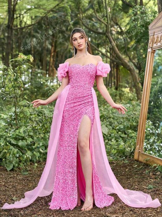 Пастелна рокля с пайети и пайети с мрежесто покритие с отворени рамене