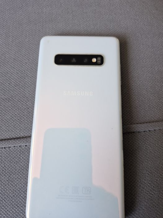 Самсунг S 10+ телефон