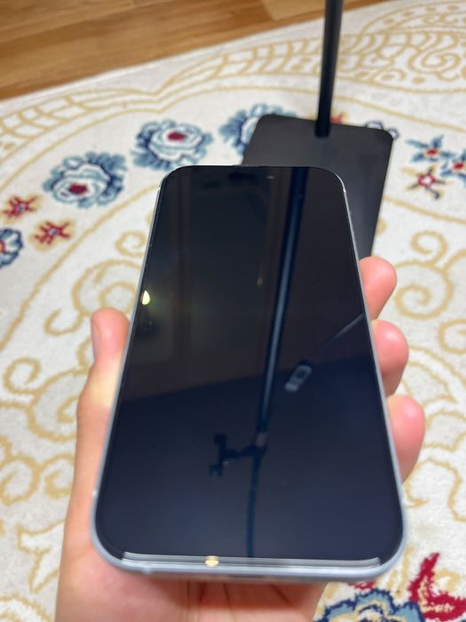 iPhone 15 / 128GB