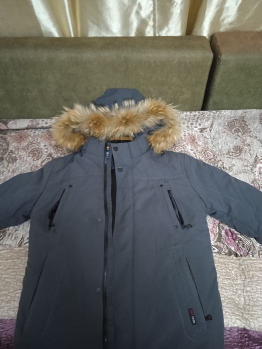 Продам зимнию куртку новая