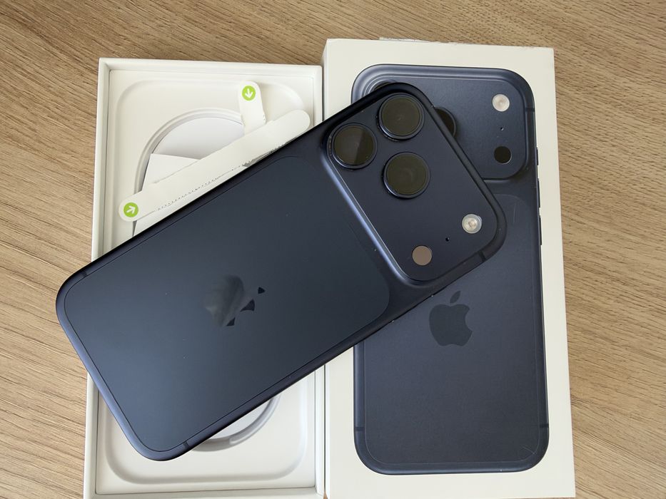 Продам Iphone 17 pro синий