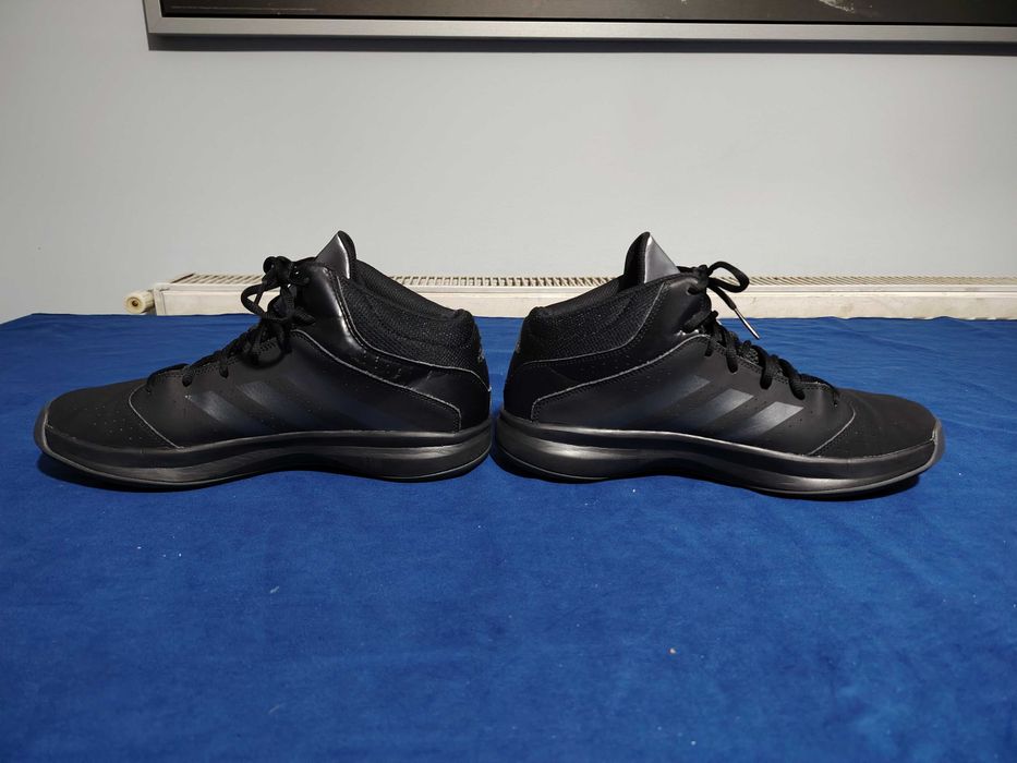 ADIDAS basketi, mărimea 45 1/3, interior talpă 29 cm.