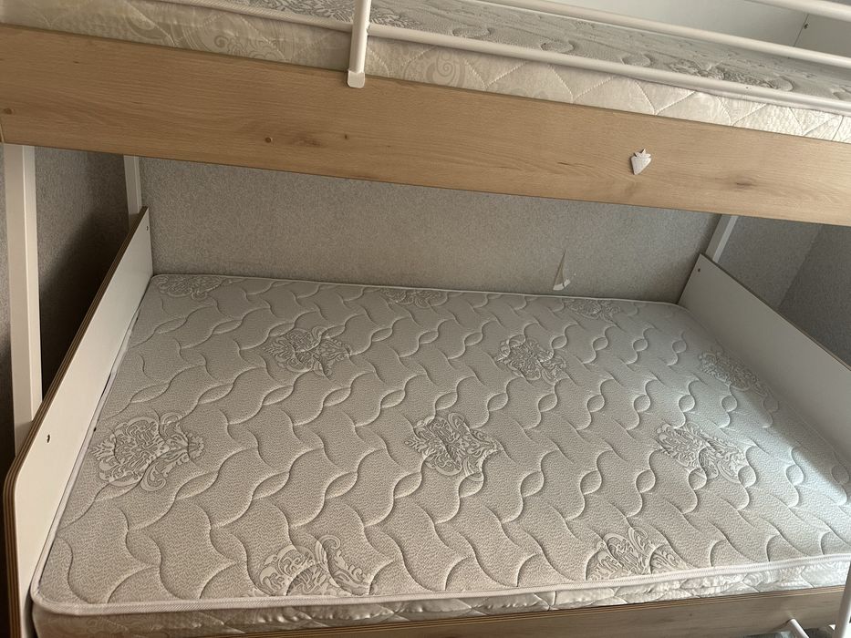 Продам кровать Двухъярусную