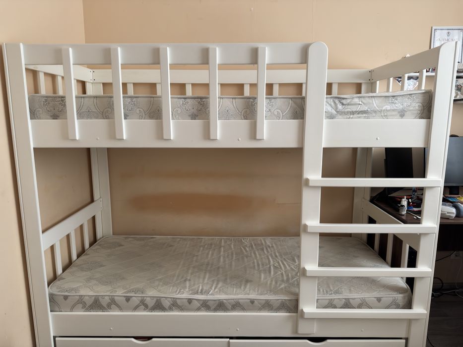 Двухъярусная кровать