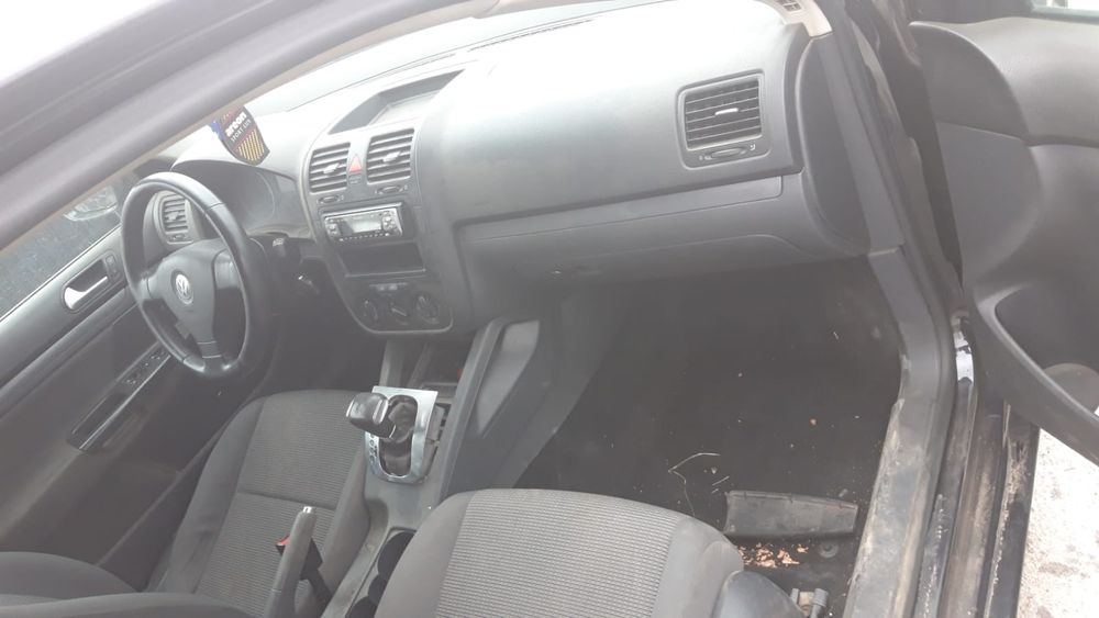 Dezmembrez golf 5 2008