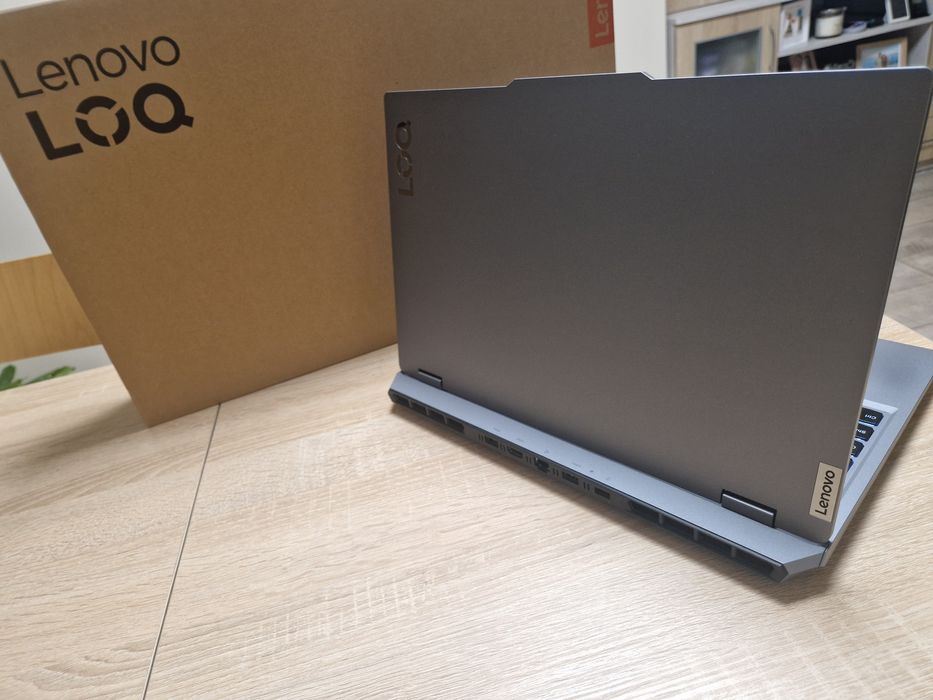 Геймърски лаптоп Lenovo LOQ 15IAX9