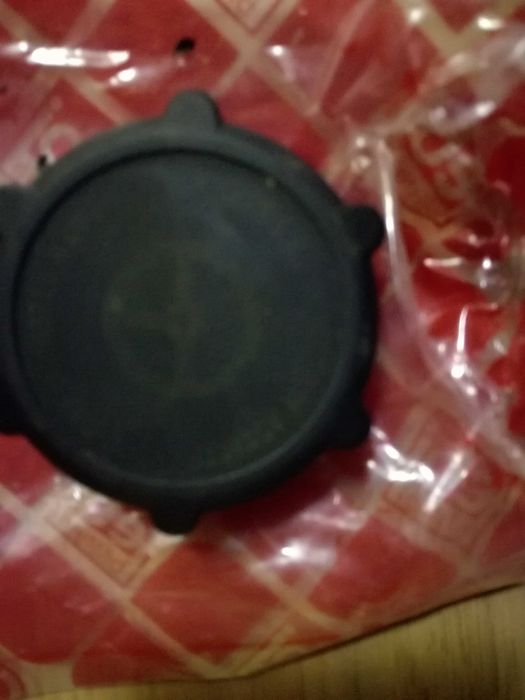 Продавам капачка за хидравличната течност за Форд Фокус 1,6 комби.