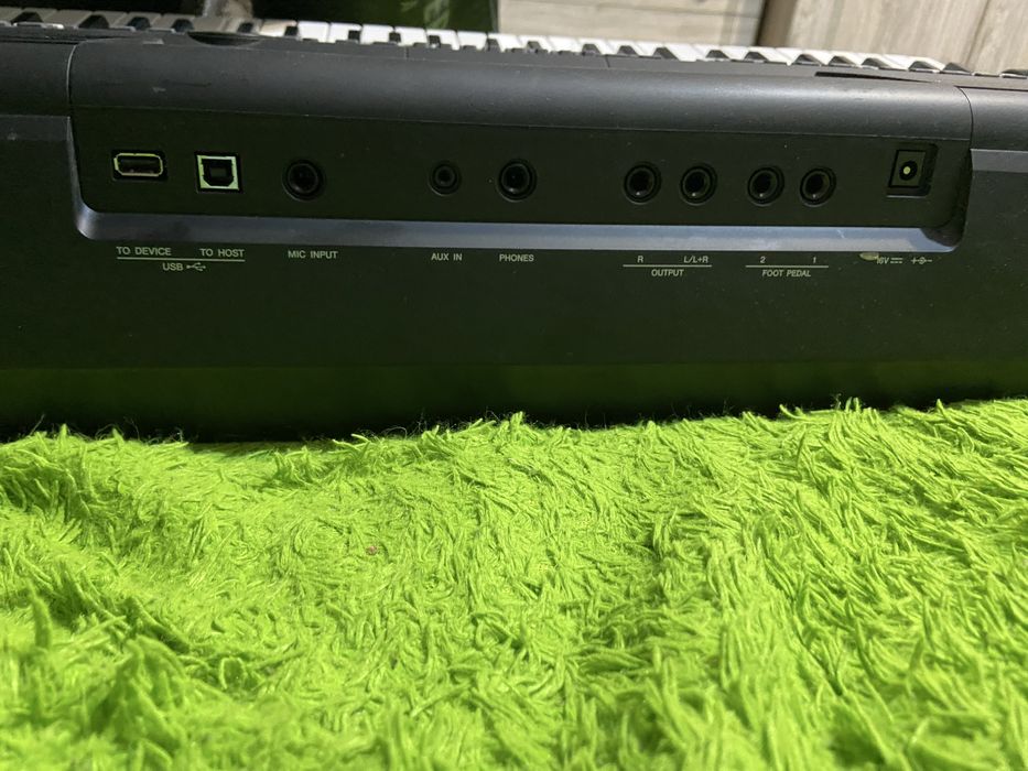 Продам синтезатор