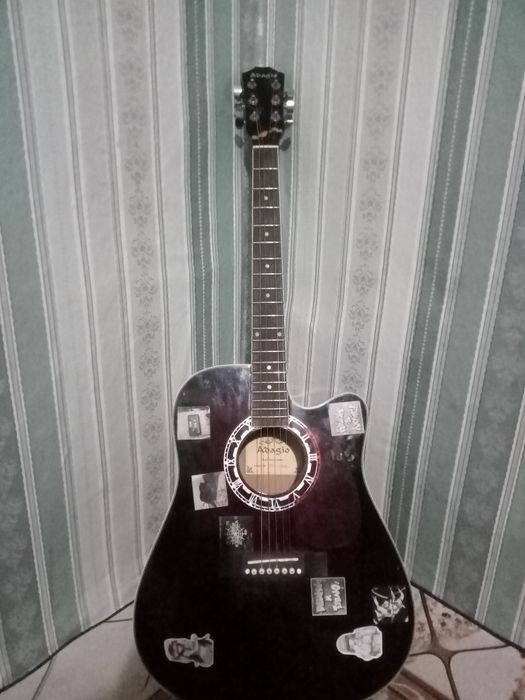 Продам гитару adasio