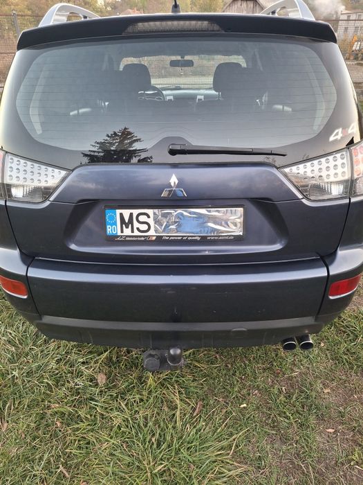 Vând mitsubishi Outlander