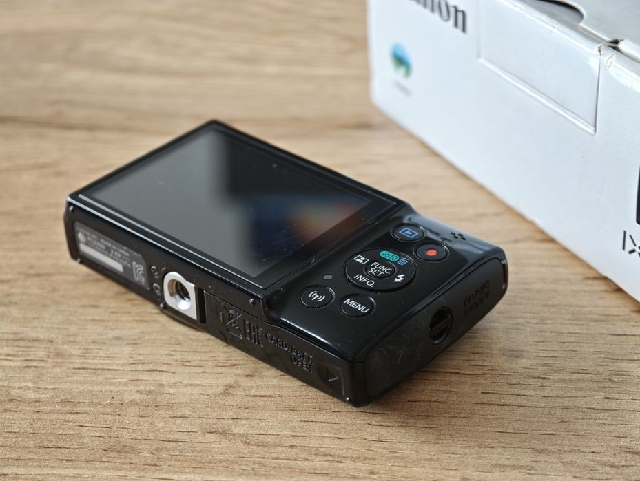 Canon Ixus 180 (Комплект)