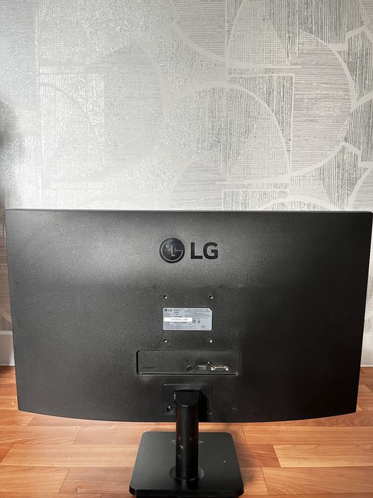 Монитор 27" LG.