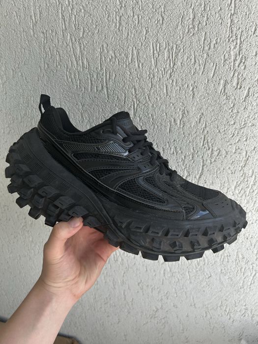 Balenciaga defender