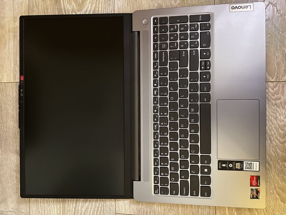 Lenovo Ideapad Slim 3 15ABR8 - Aproape NOU - 18 luni Garantie