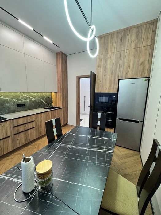 Продам 3 квартира РН Парк Победы