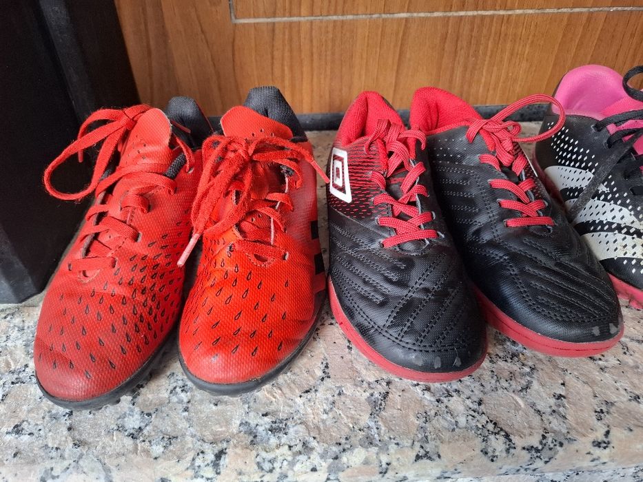 Различни модели оригинални футболни обувки