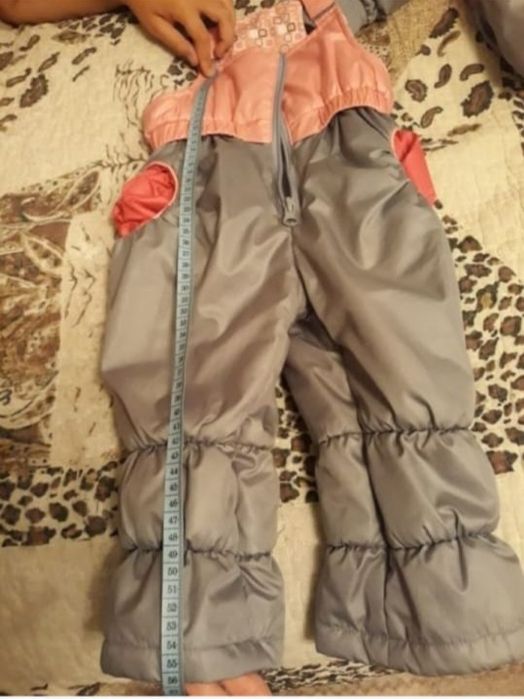 Продам осенний костюм для девочки.