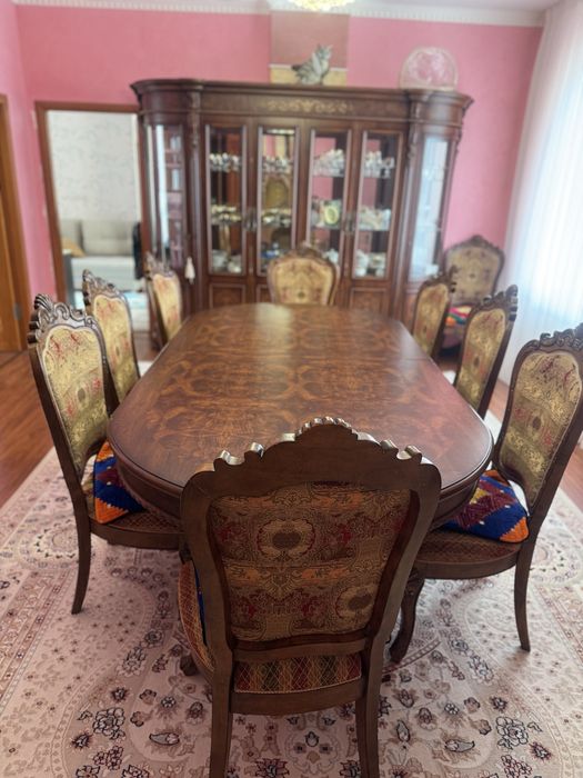 Сервант , комод, стол 2/3 метра и 12 стульев