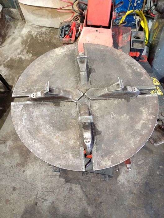 Италиянска машина за монтаж на гуми