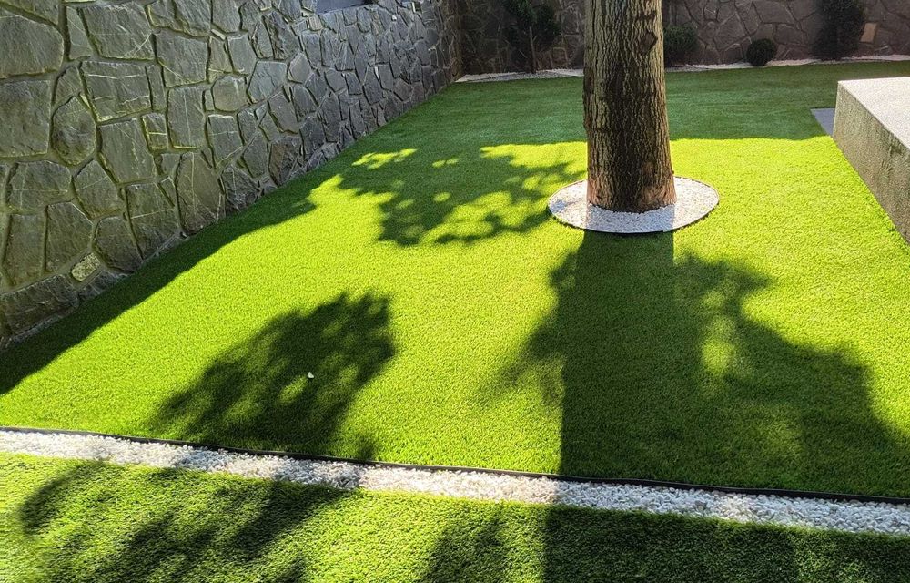 Amenajare Gradina cu Gazon Sintetic