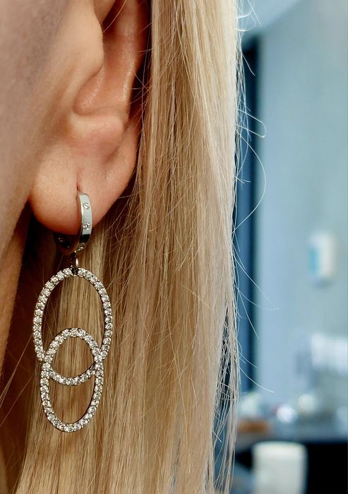 Продам шикарное золотые серьги с брилиантами