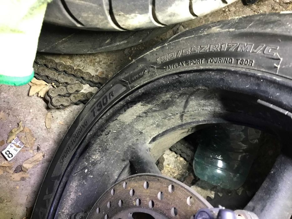 set gume 180/55ZR17 Bridgestone Battlax 120/70ZR17, draperie