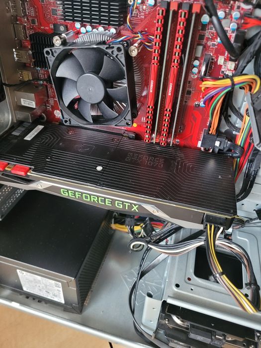 Gaming HP OMEN -880 intel i7-7700 ,Nvidia 1070 Foundes Edition 8 gb Gddr5 256 bit
