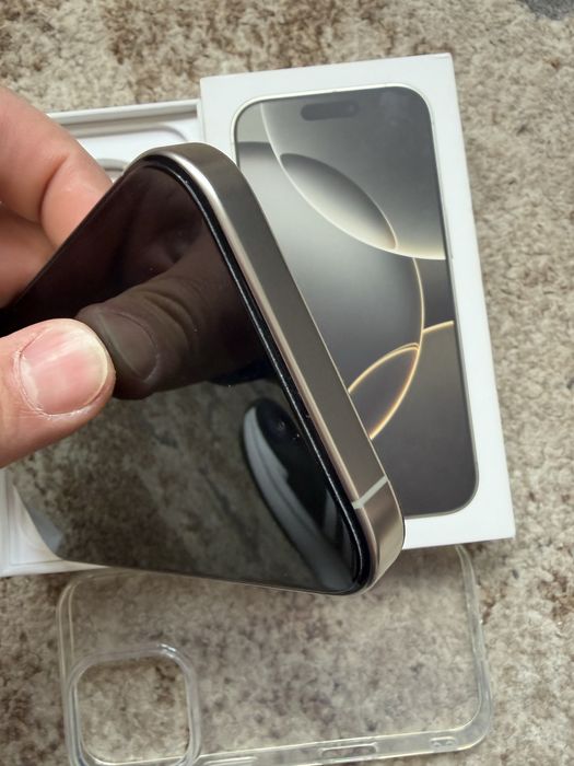 iPhone 16 Pro full box, ca nou, folie si skin protectie
