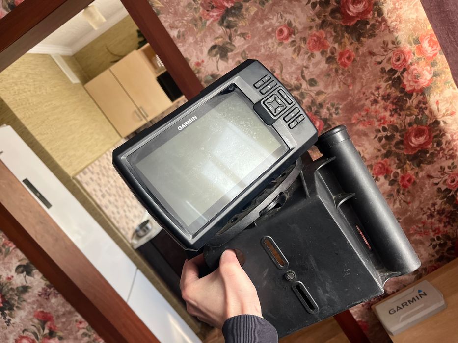 Продам Эхолот Garmin Striker Vivid 7sv