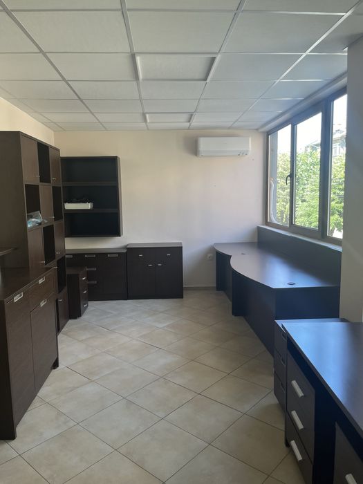 Дава се под наем Офис в Варна, Базар Левски - 1000 кв.м за 1000 € - Снимка #4