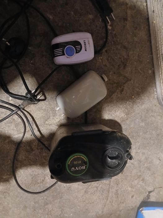 Se vând 2 pompe de aer și 2 filtre pentru acvariu 130 lei