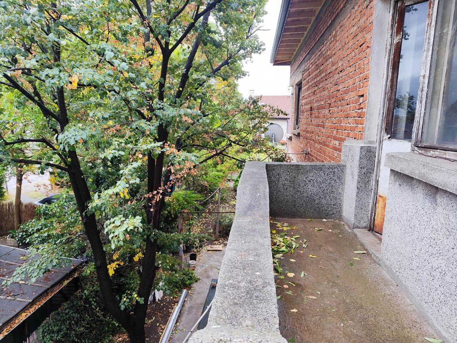 ЕРА МАКС продава етаж от къща до Поликлиниката в кв. Каргон, гр. Ямбол